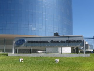 PGR pede que Flávio Bolsonaro seja ouvido por calúnia contra Lula