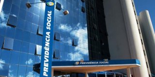 Fila gigantesca e déficit de servidores, o caos do INSS