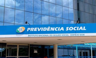 Aposentados do INSS com cartões de 2 a 5 recebem o 13º  nesta semana