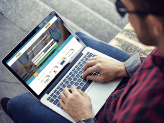 Site oferece mais de 76 mil bolsas de estudos no Rio